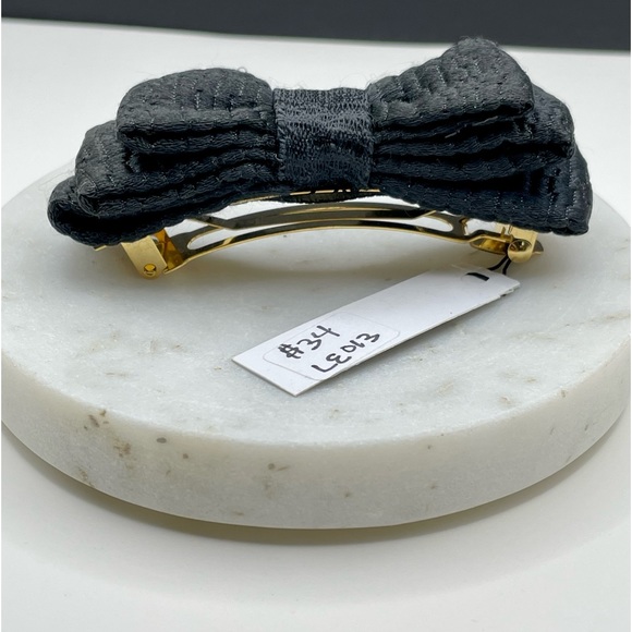 L. ERICKSON USA
PETITE BOW BARRETTE -
SILK in black - Picture 5 of 5